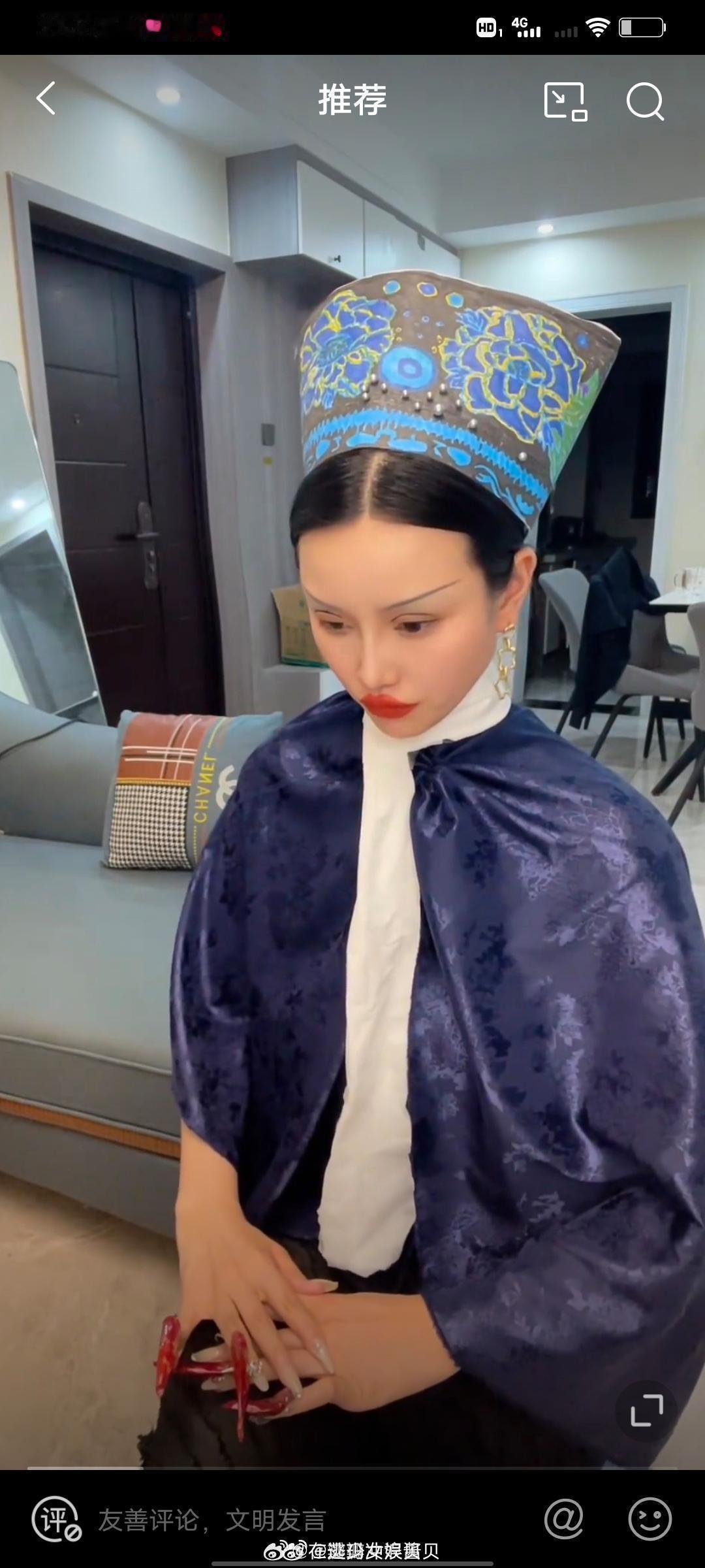 笑发财了，从未见过如此离谱的、敷衍的仿妆，偏偏人仿的这么磕碜，还是能一眼看出原型