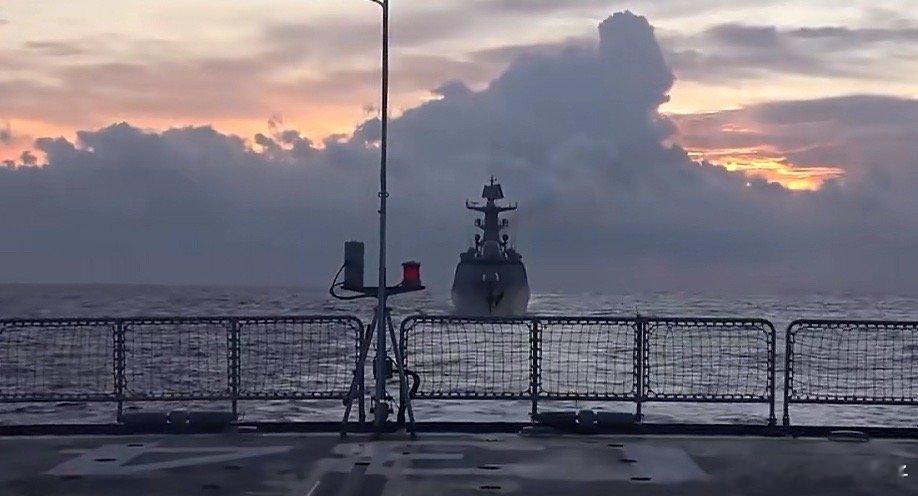 演习宣布2小时后台当局做出反应这么一围，台岛进出封死，瓮中捉鳖。 