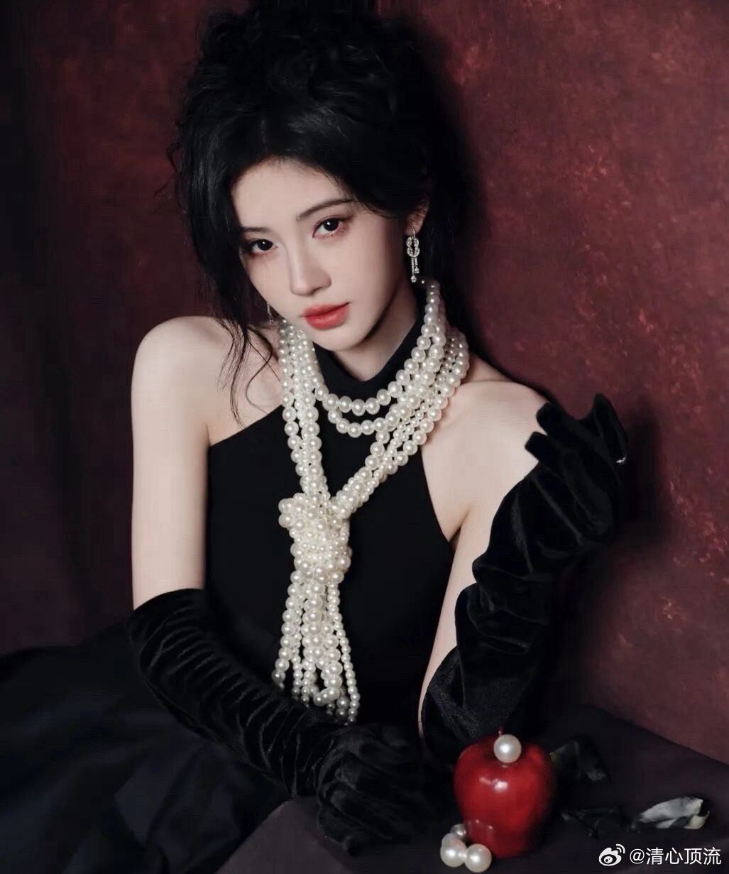 鞠婧祎布灵布灵闪闪发光 鞠婧祎布灵布灵那是呈现出来的发光的美丽啊，咱们的大美女简