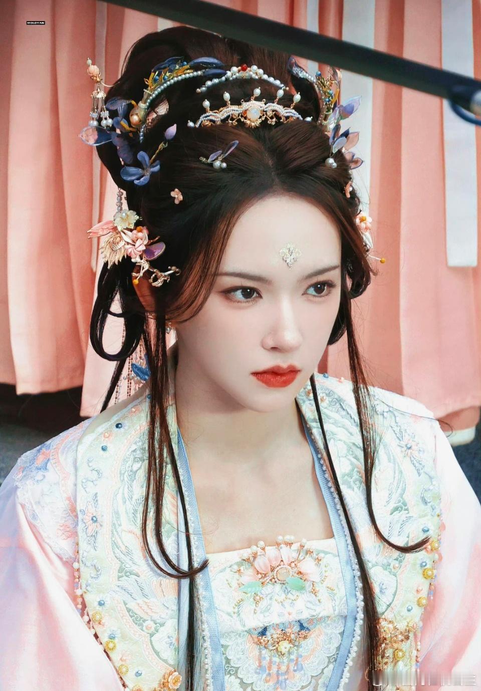 金枝玉叶的公主既视感[爱你][爱你][爱你]超级贵气，期待新剧#程潇[超话]# 