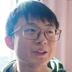 邻居照顾4年，14岁男孩狂揽4个状元！善意养出感恩娃
 
河南郑州这事儿看得人心