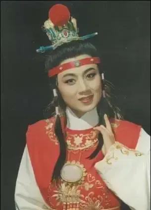 都说87版红楼梦中的贾宝玉是最经典的一版，其实还有两个戏曲界的大腕，她们女扮男装