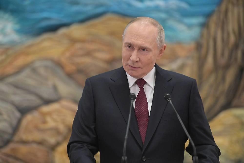 英国版《每日快报》：“毫不妥协的最后通牒”：西方对普京在比什凯克演讲的反应
西方