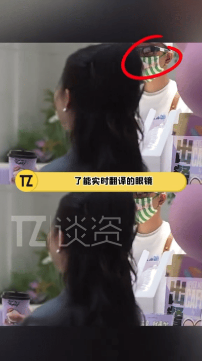 李佳琦举牌这一下细节见人品！李佳琦举牌提示红包，照顾听障网友的样子真的太圈粉了 