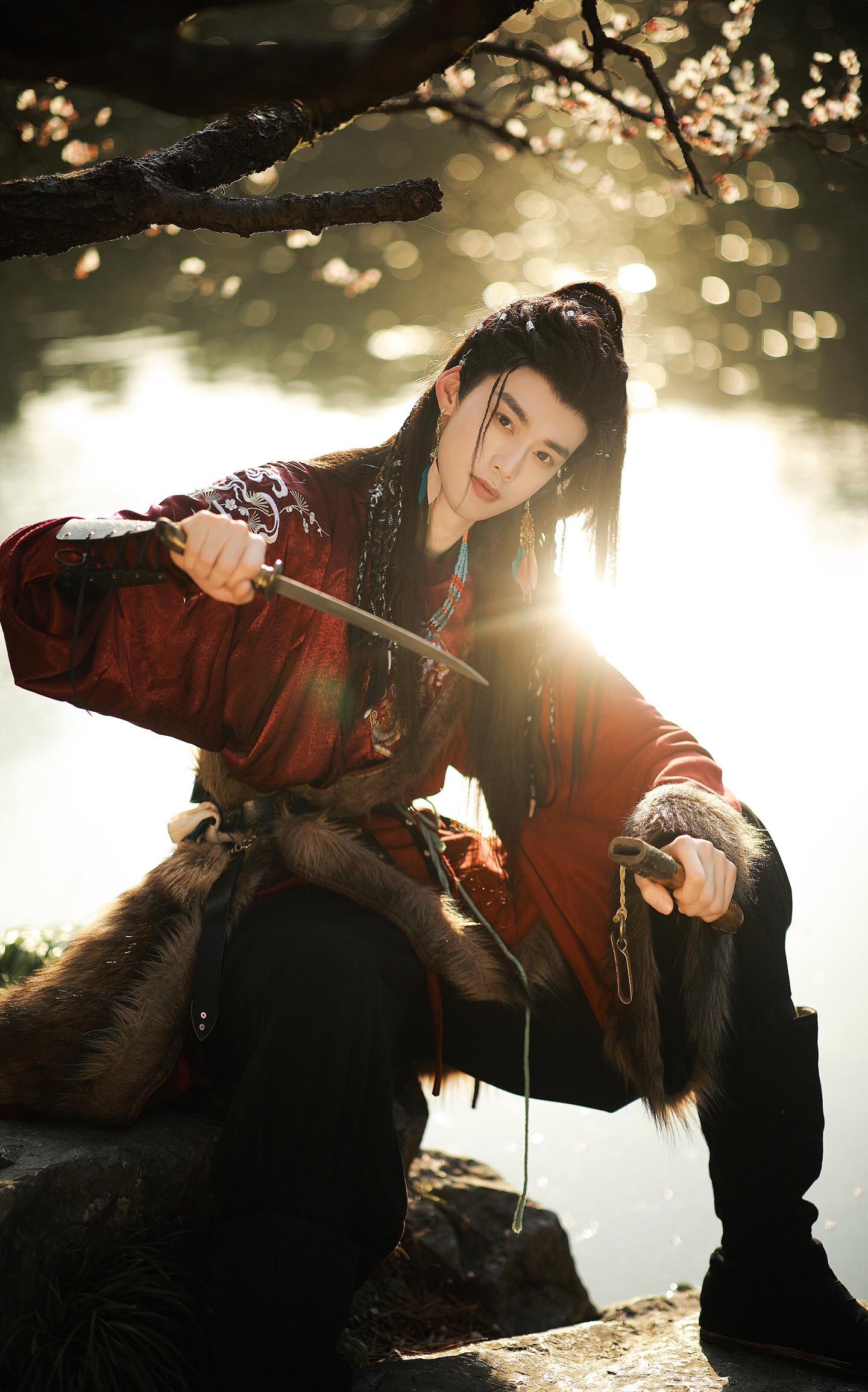 跟我回大漠吧。