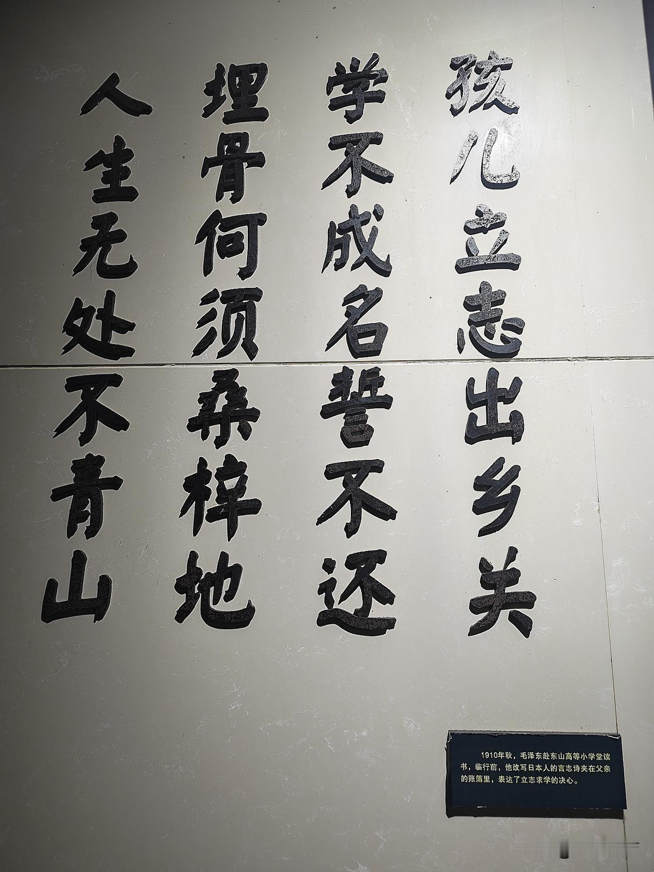 《叹浮生》 
连日愁容锁眉间，
劳薪微薄仅支餐。
家缠万费囊金尽，
上有高堂下有