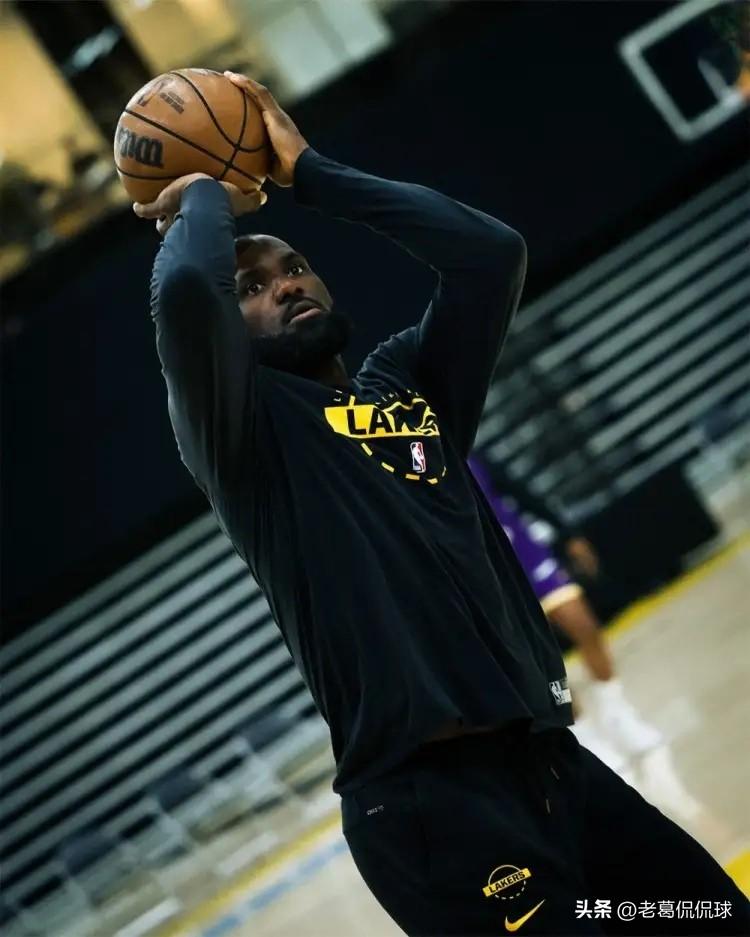 下面是一条关于湖人的重磅坏消息！今天湖人将会坐镇主场迎战公牛，让人感到特别忧虑的