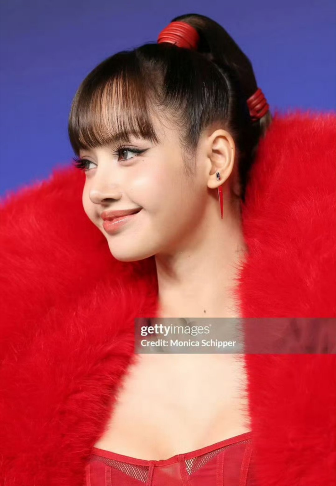 Lisa太牛了！成为Kpop第一个拿到VMA最佳流行的艺人，实力真的没话说 ​​