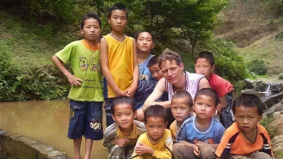 德国人卢安克远渡万里，扎根广西偏远地区支教，10年间不领取一分钱，被网友称作“洋