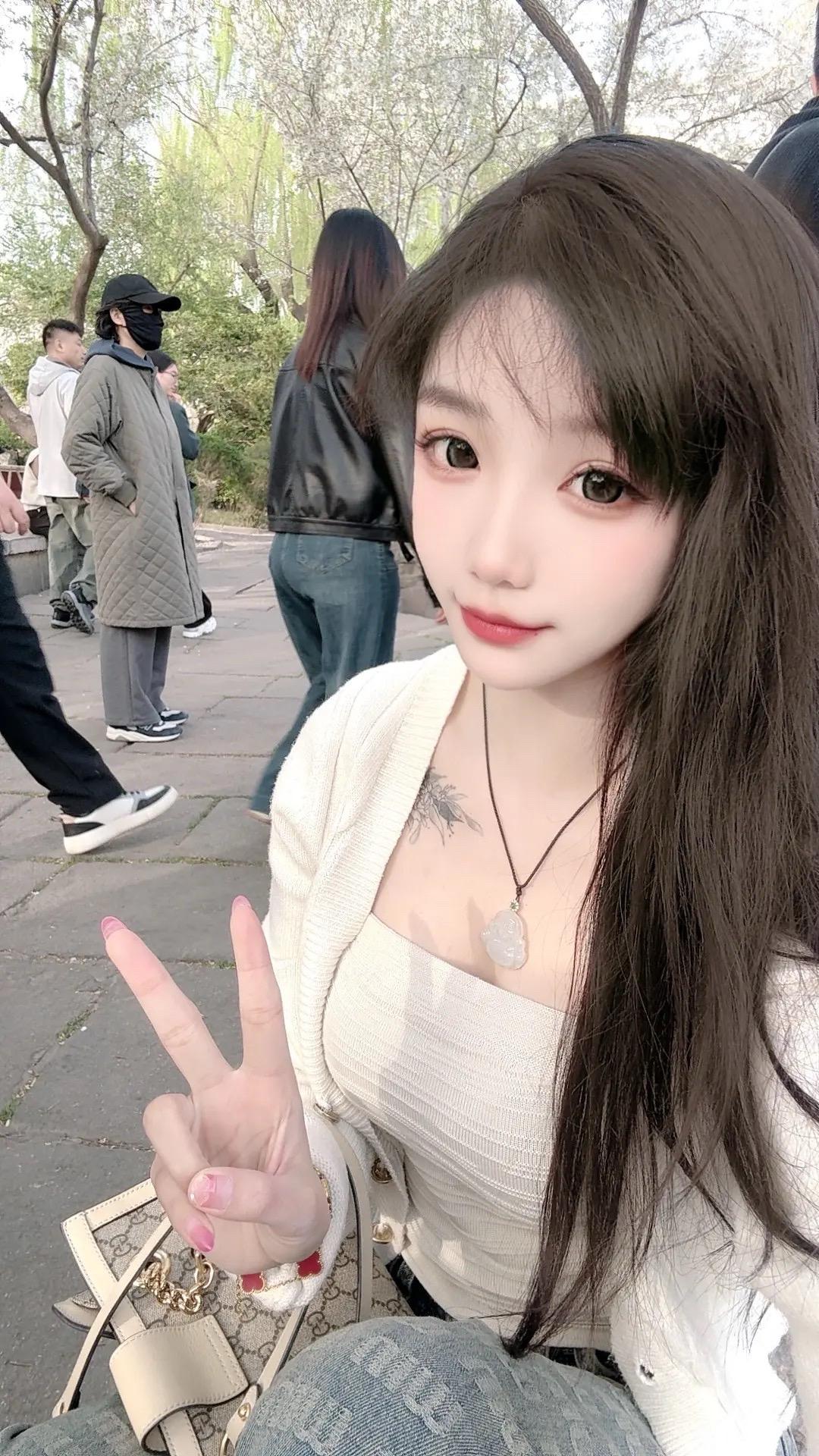 喜欢花花草草啦