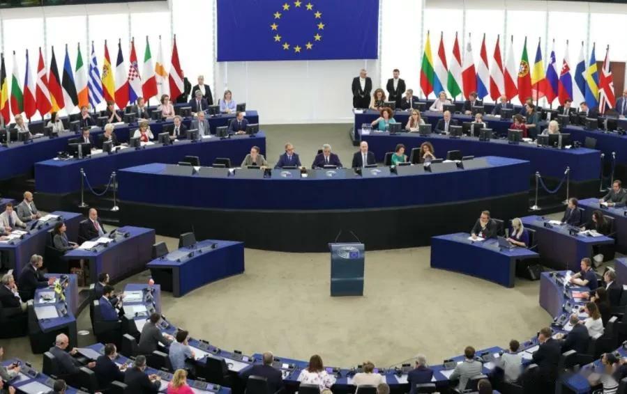 俄乌冲突临近结束，集束炸弹不仅是为拖延时间，美国在为未来做准备

来源:海峡快讯