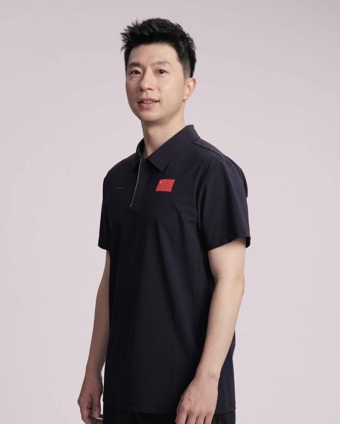 准备开会的主任准备拉练的教官 ​​​