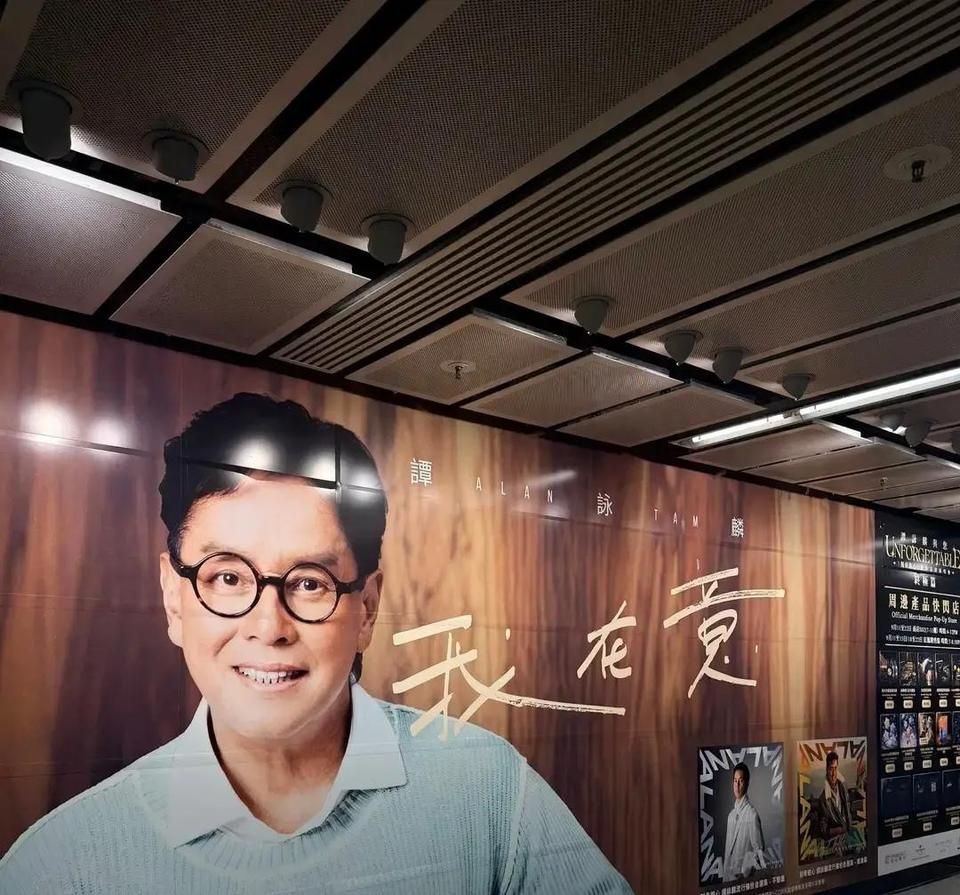 谭咏麟76岁在红馆连开十场演唱会，换别的艺人早被骂吃相难看了，到他这儿没人骂得出