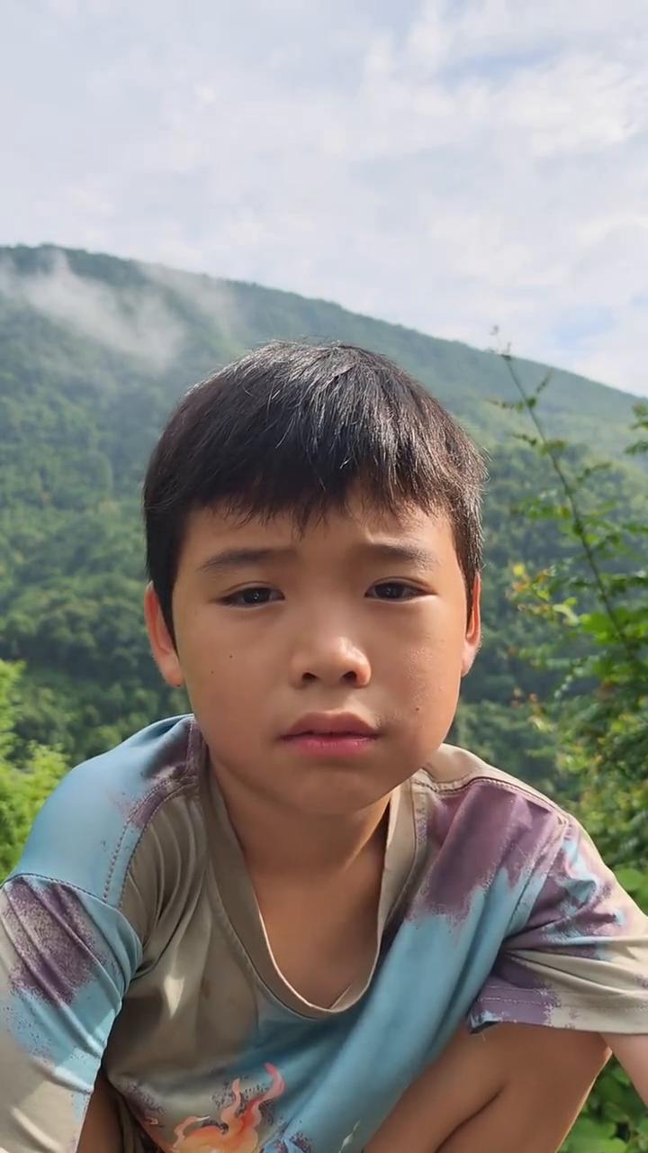 励志艰辛。
寒门励志向来九死一生，你堕落没人拦你，可你若想出人头地，逆天改命，拦