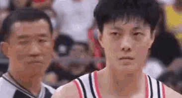胡明轩不服气！易建联铁青脸！广东男篮到底谁想输谁想赢？这三张图真的是看得一目了然