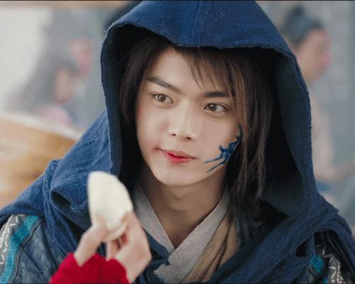 许凯在招摇里是真帅啊，其他剧里都没这种感觉 ​​​