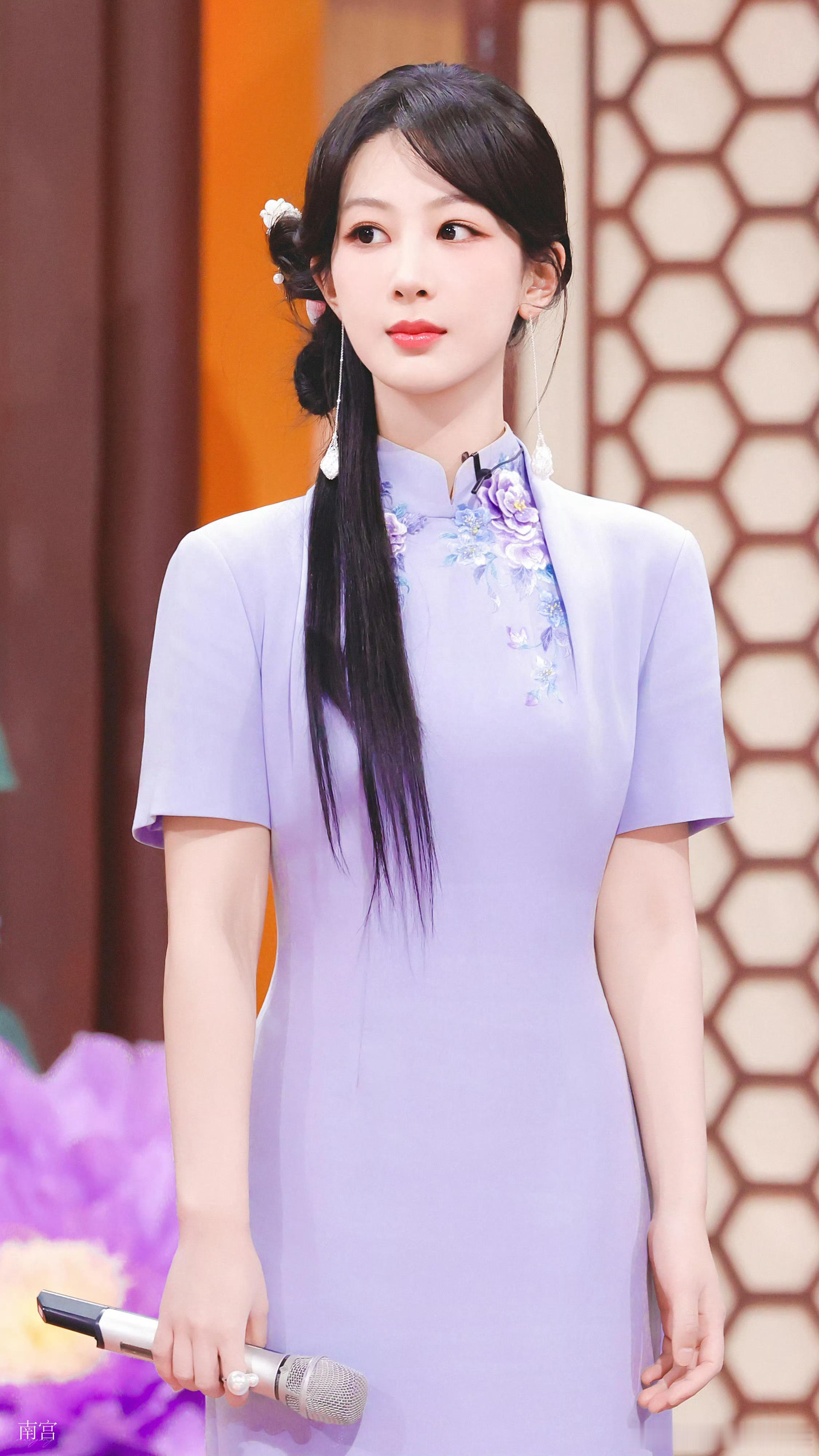 杨紫 只要循着心里那道光，就能找到方向 