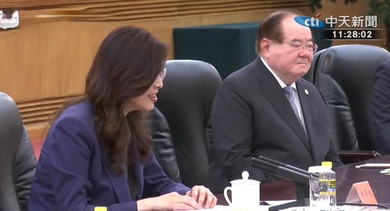 国民党主席郑丽文今（10日）在人民大会堂东大厅会议，郑丽文表示，我们共同追求是中