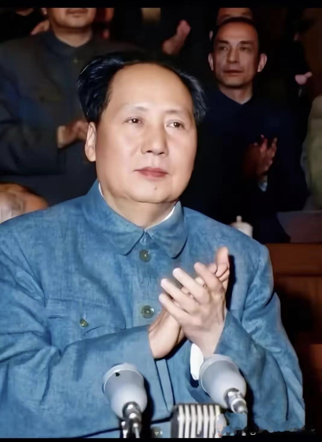 永远缅怀我们伟大领袖毛主席的丰功伟绩，永远继承毛主席的伟大旗帜，把社会主义祖国建