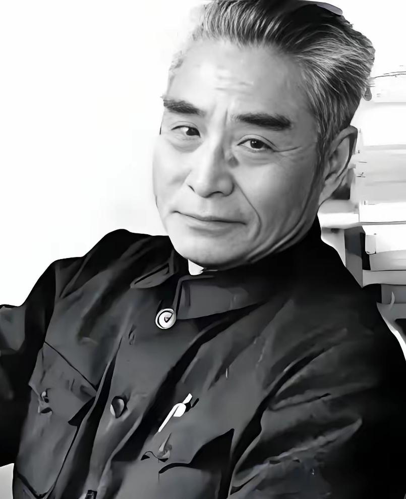 1976年的北京。伟人不幸与世长辞。1975年3月才被释放的黄维怎么也没想到自己