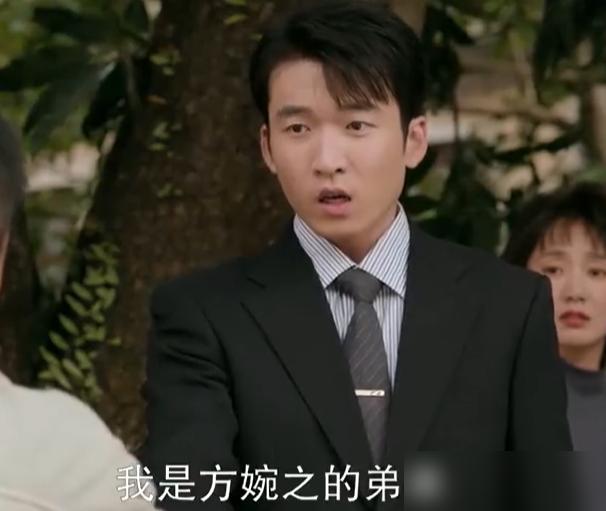 亲弟弟替你挡刀，她却眼神空洞像看戏？这女主角，到底有没有心！
 
刀光一闪，血溅