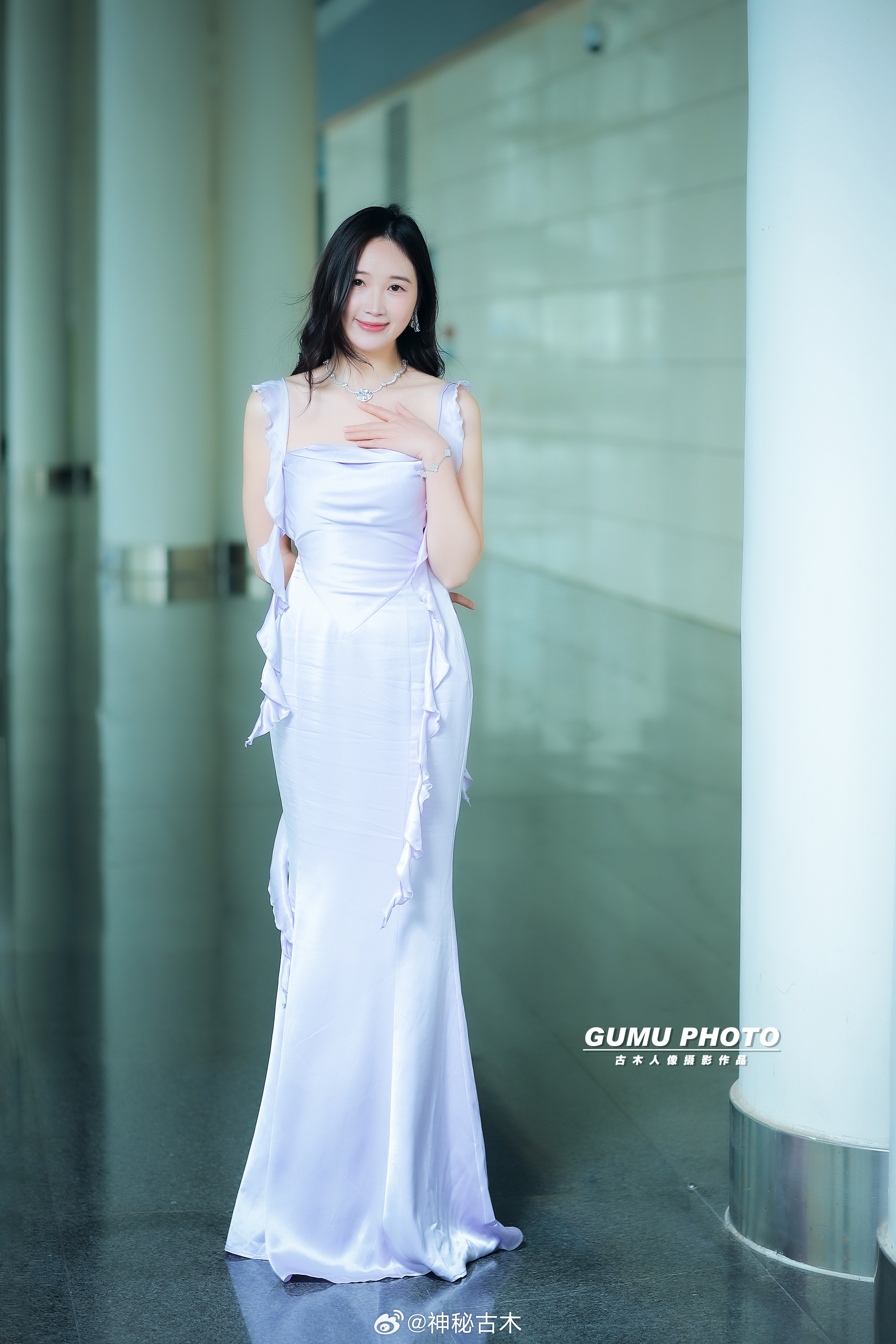 2025成都双十二车展外拍长安启源展台模特小姐姐2025成都双十二车展 