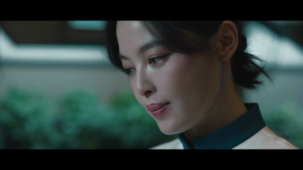 #谁给辛芷蕾递个科幻本子# 辛芷蕾在科幻短片中尽显演技，让人对她的科幻作品充满期