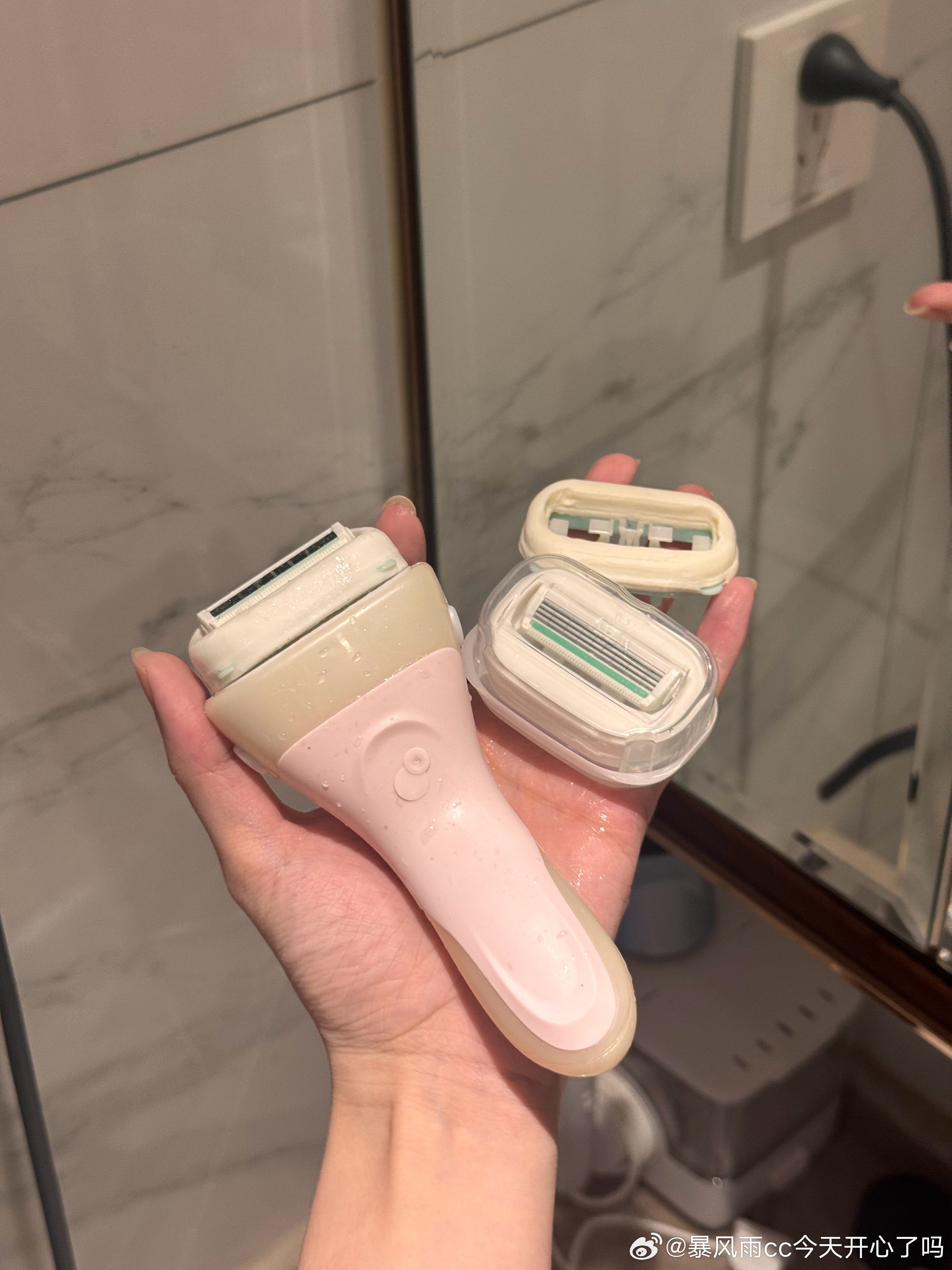用了这么多年都没换过的产品就是舒芙了粉色用完两块就换绿色，绿色用完两块再换粉色两