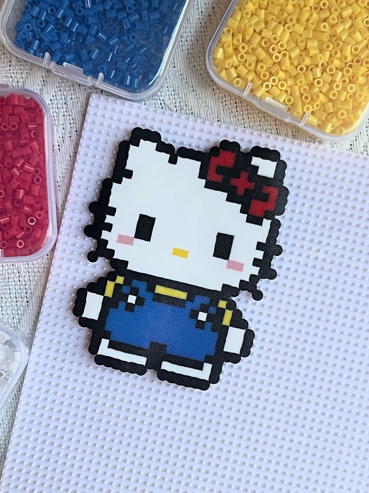 女孩玩拼豆不幸触电离世小孩子玩拼豆，建议还是大人陪同一下吧，这个熨斗看着就不安全