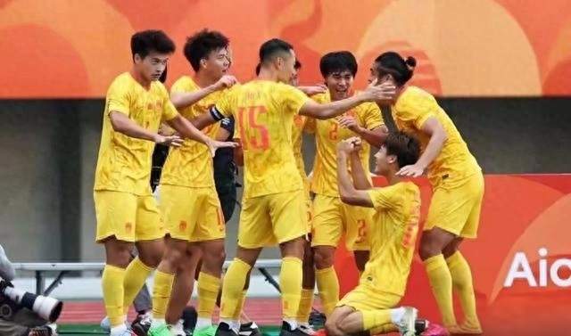 绝境翻盘！U23国足6-5乌兹别克，4人满分暴露两极表现