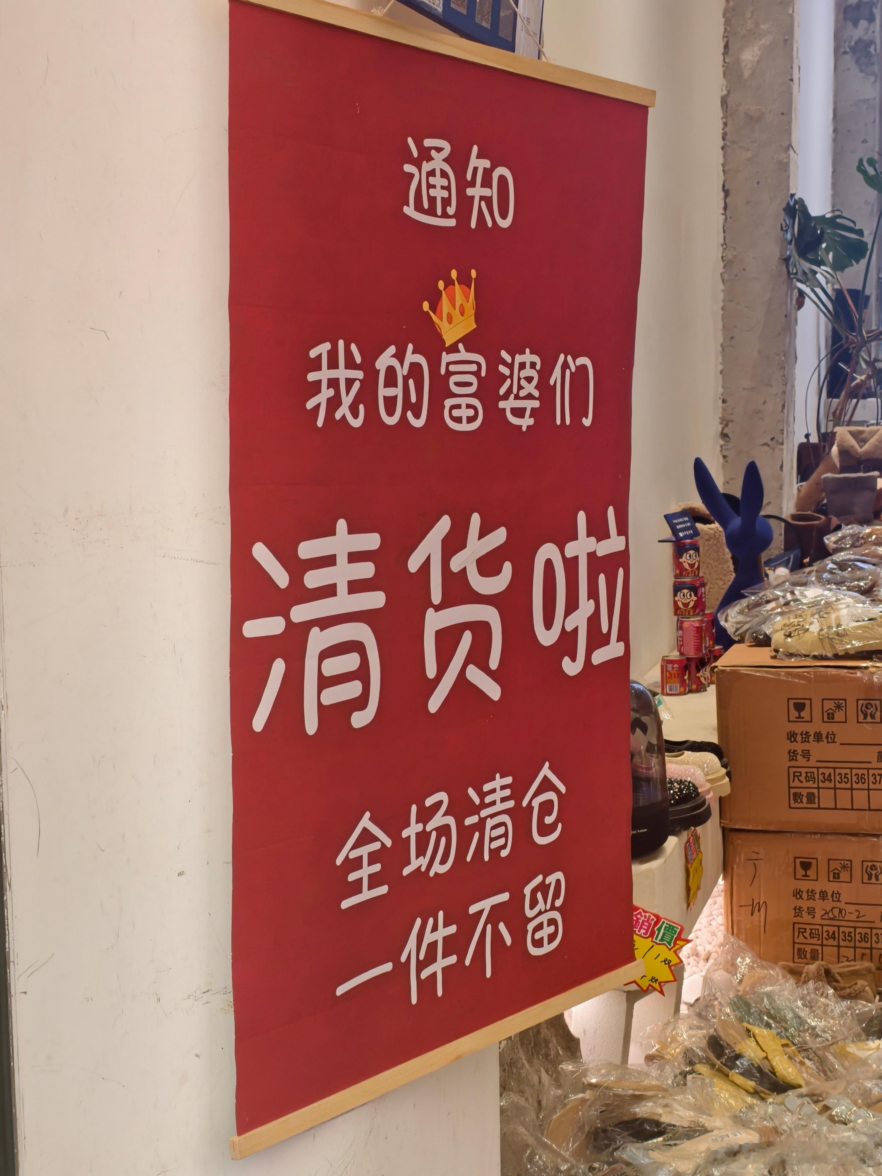 网店卖8年假耐克赚了126万你现在花大几百甚至几千元的衣服有可能成本仅是几十块的
