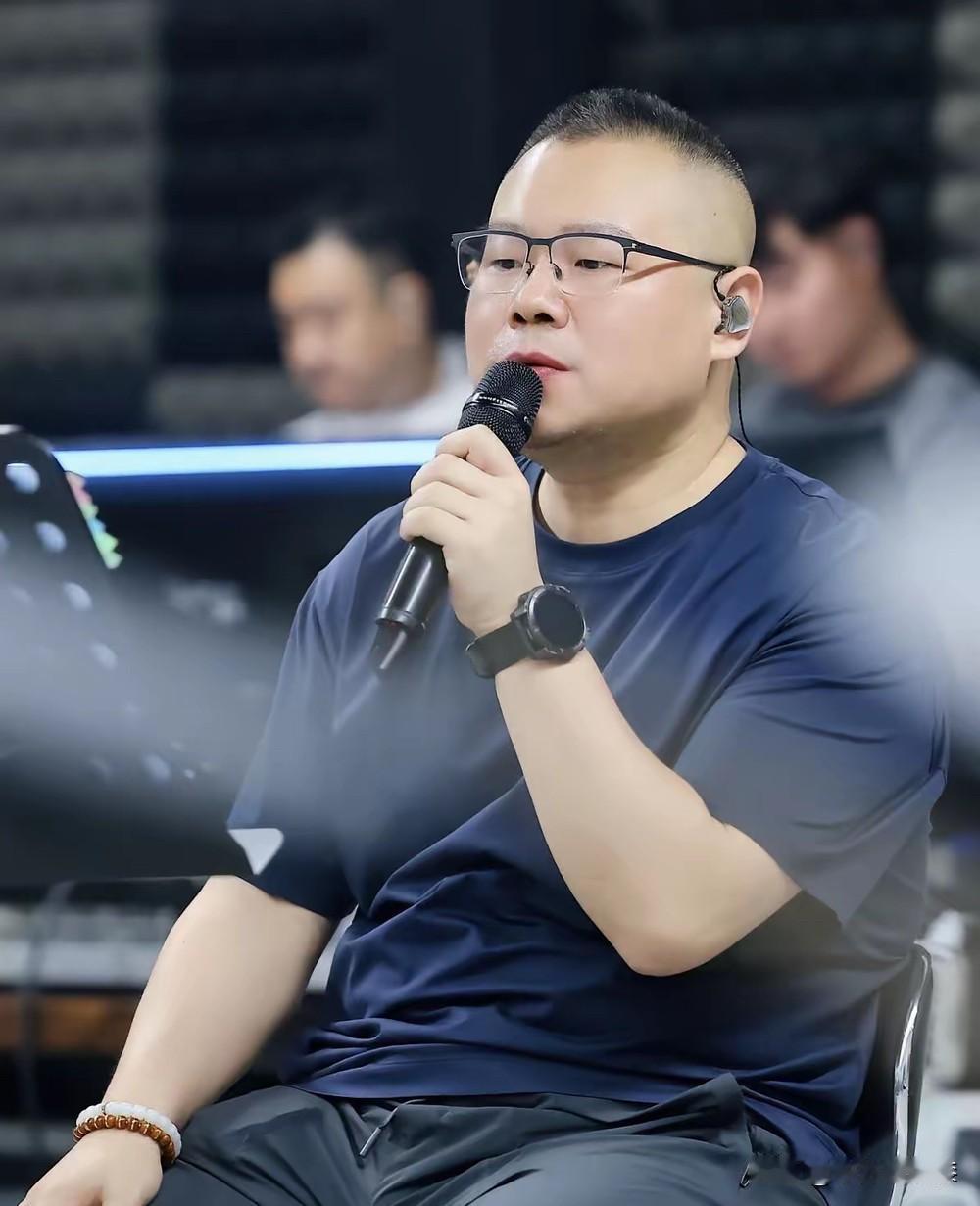 岳云鹏决定不参加2026年《春晚》，这是明智的选择！
今天的岳云鹏已经不缺名气，