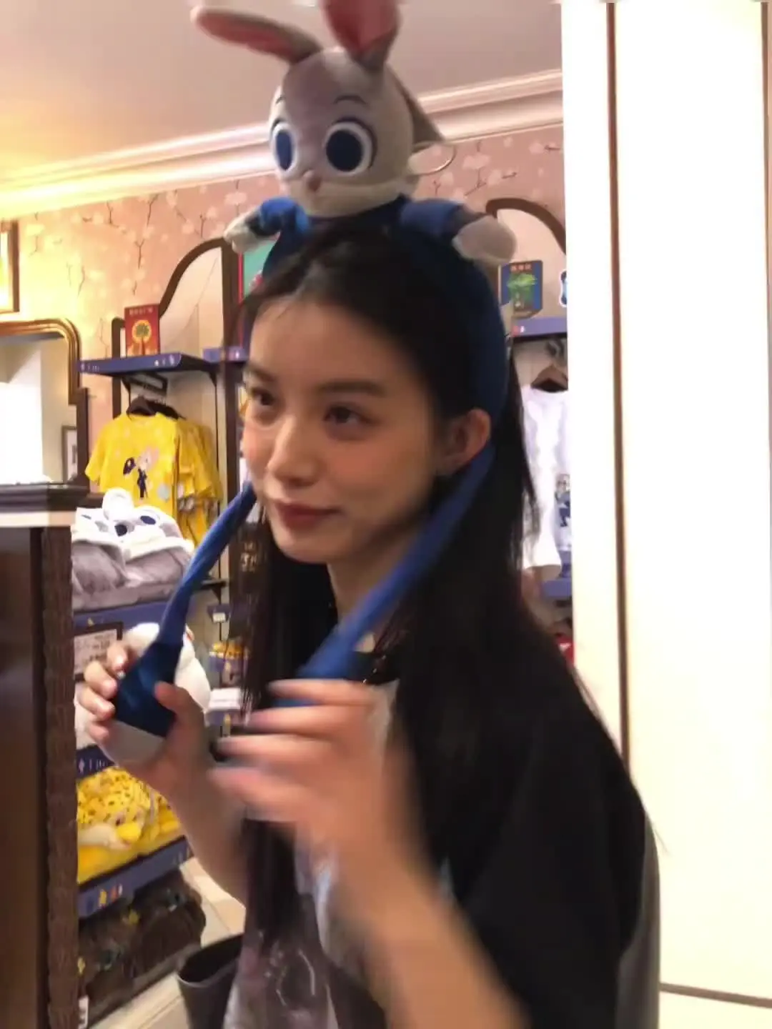你把红豆赠我 不如写我一首歌