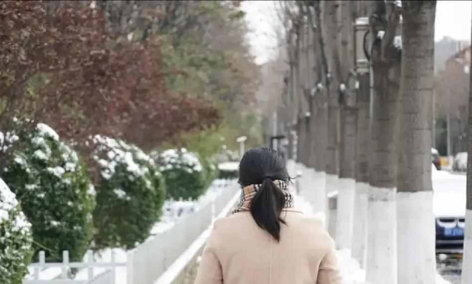 50岁不洗头，第7天头皮没痒没屑
 
帽子一扣，油头白发全藏住。有人半月洗一次，