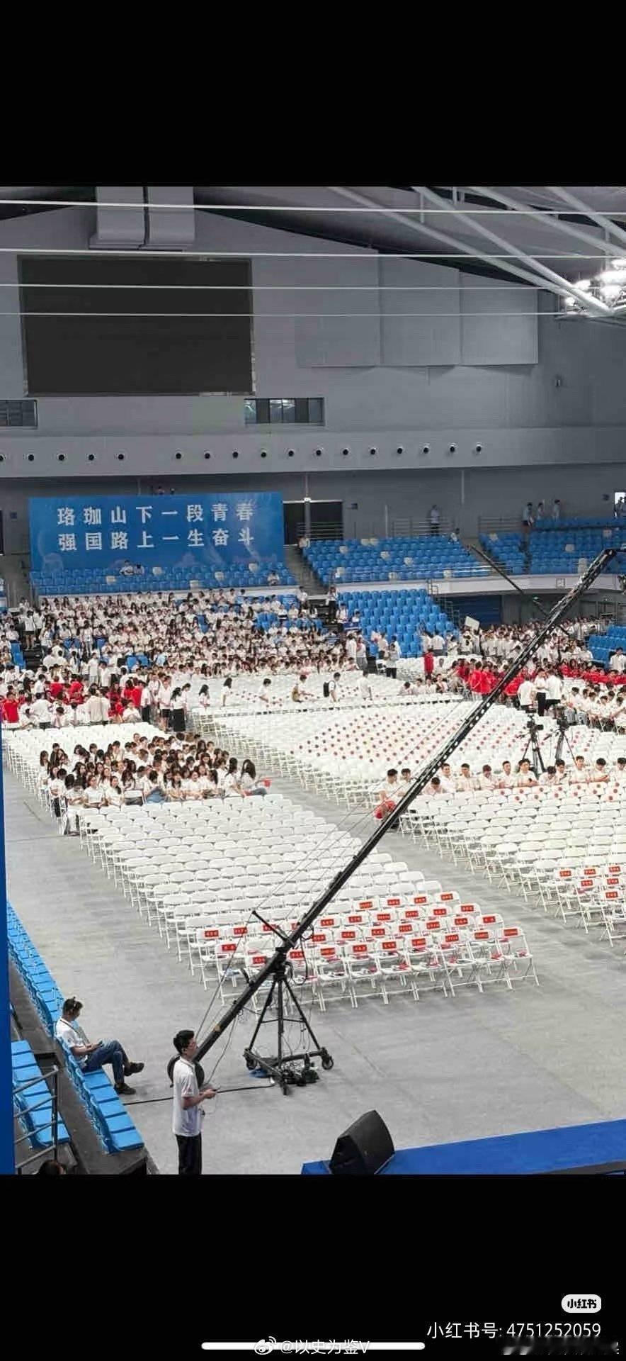 武汉大学致歉[允悲][允悲][允悲]提前没有一丝丝敏感？这么多颜色你但凡换个颜色