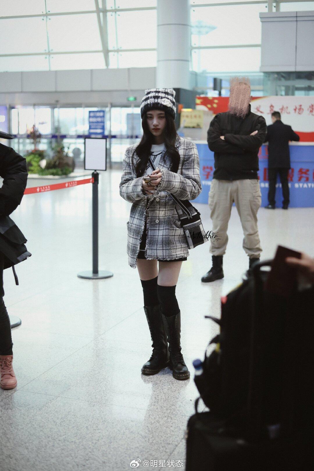 路人镜头下的鞠婧祎，真的能算四千年美女吗？ ​​​