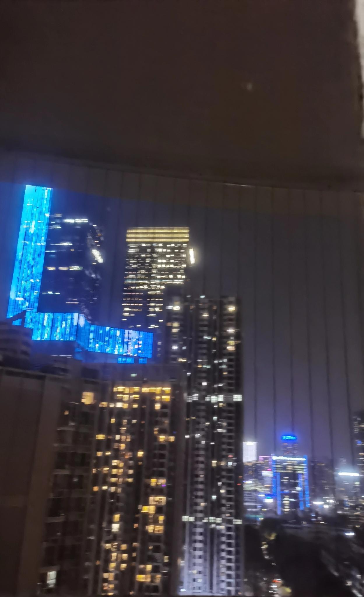 因为准婆婆不同意把房子过户，准儿媳一气之下收拾包裹回了老家。

和一邻居朋友聊天