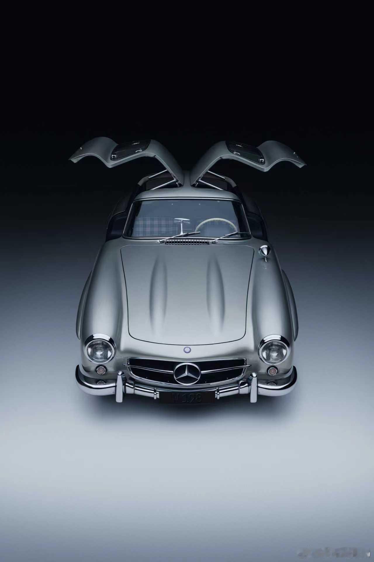 跨越140年的热爱 何以奔驰？为何是奔驰？因为140年前它发明了汽车，却从未停止