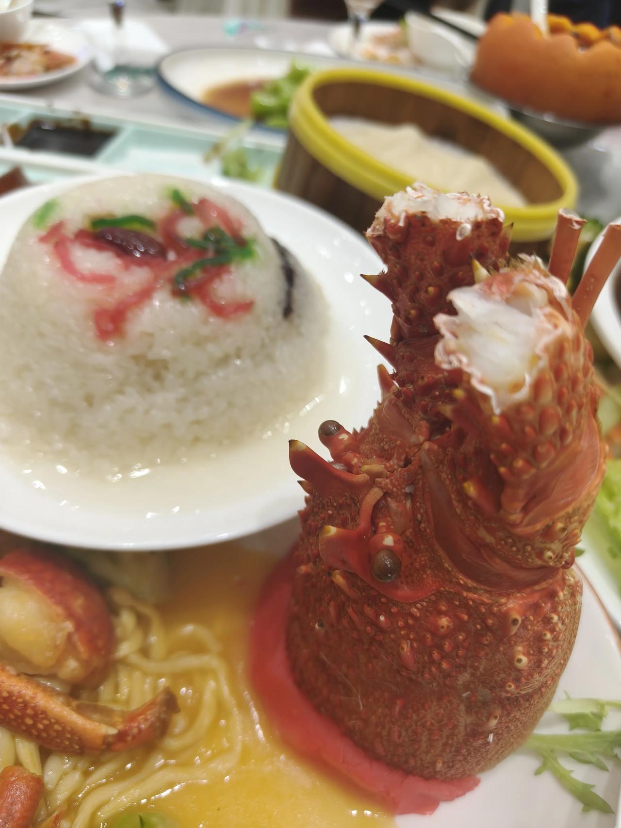 再来一波婚礼💒照片，随便拍拍的哦！凑个热闹罢了！

[大笑][烟花][玫瑰][