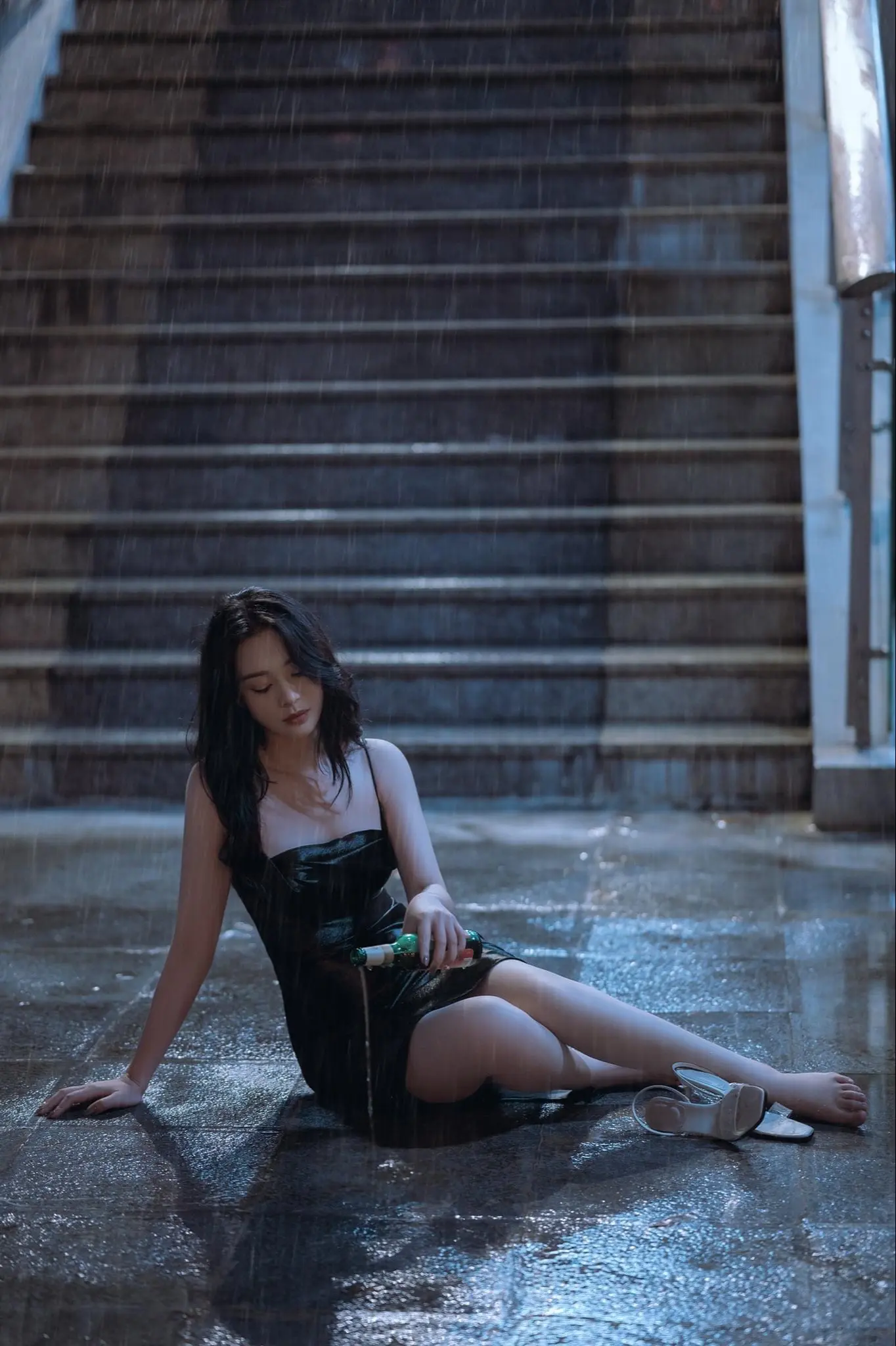 情人节的街头，情侣们的甜蜜暴击让我患上了“甜蜜恐惧症”，每对视一次，内...