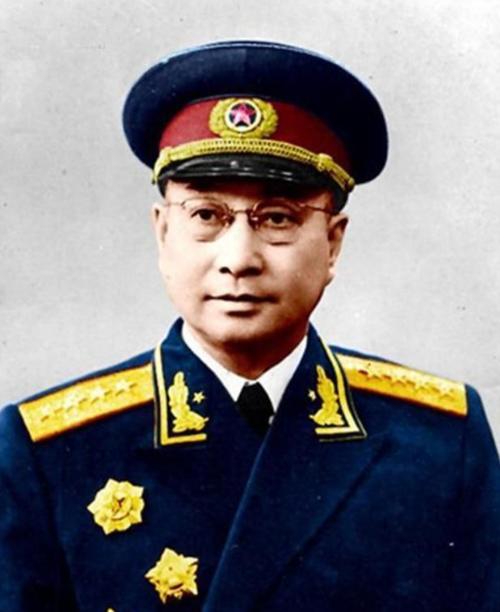 1952年，一天，一死刑犯被押到北京恭俭胡同后，一抬头，发现陈赓站在跟前。他“噗