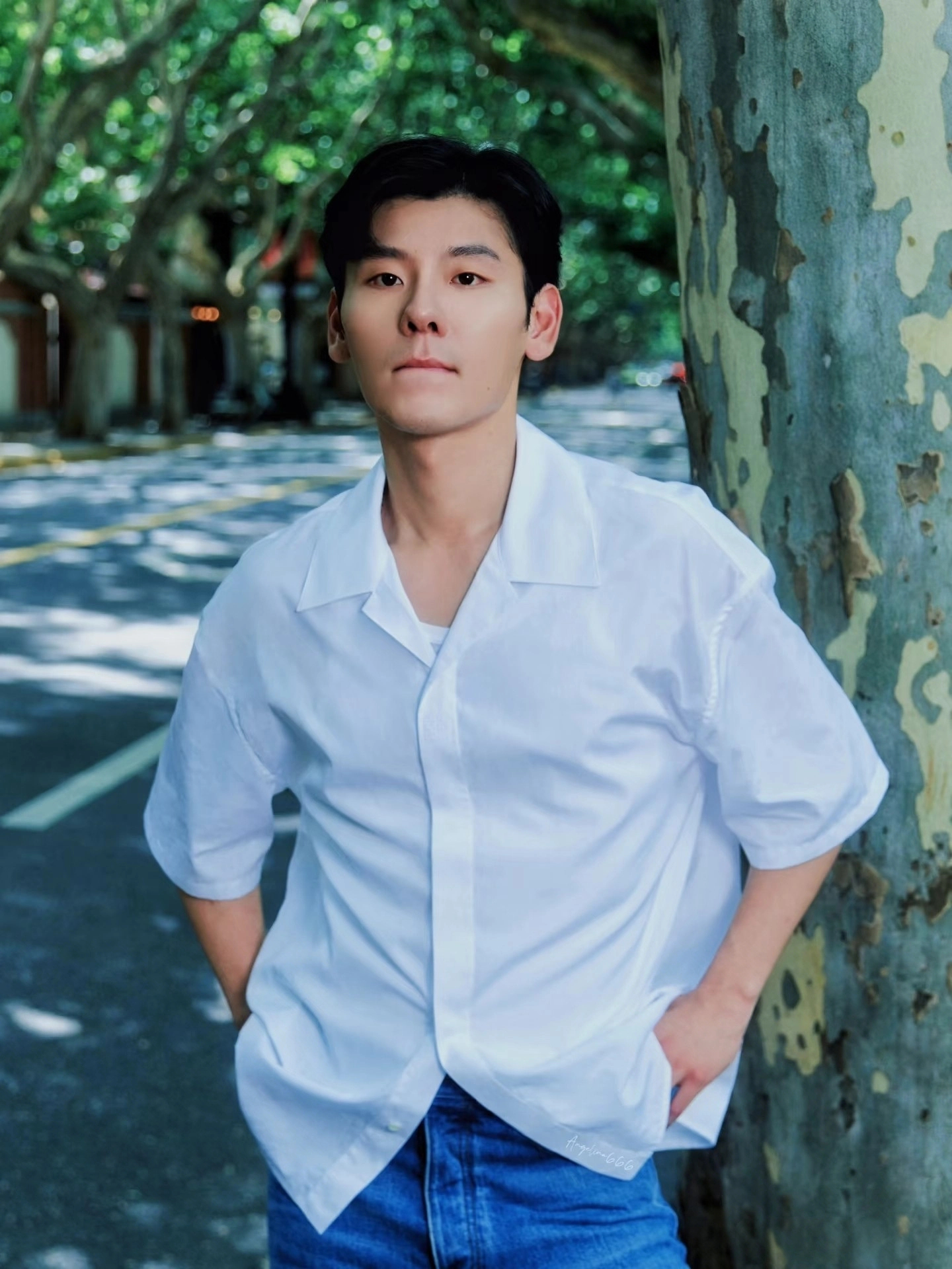 蒋奇明和老婆挽手出门 蒋奇明，壬申 壬子 己卯。己土男生于子月，偏财当令，年上月