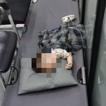 1岁半男童被生父女友踢死广东开平一名年仅一岁半的男童，因调皮不肯吃饭，被生父的同