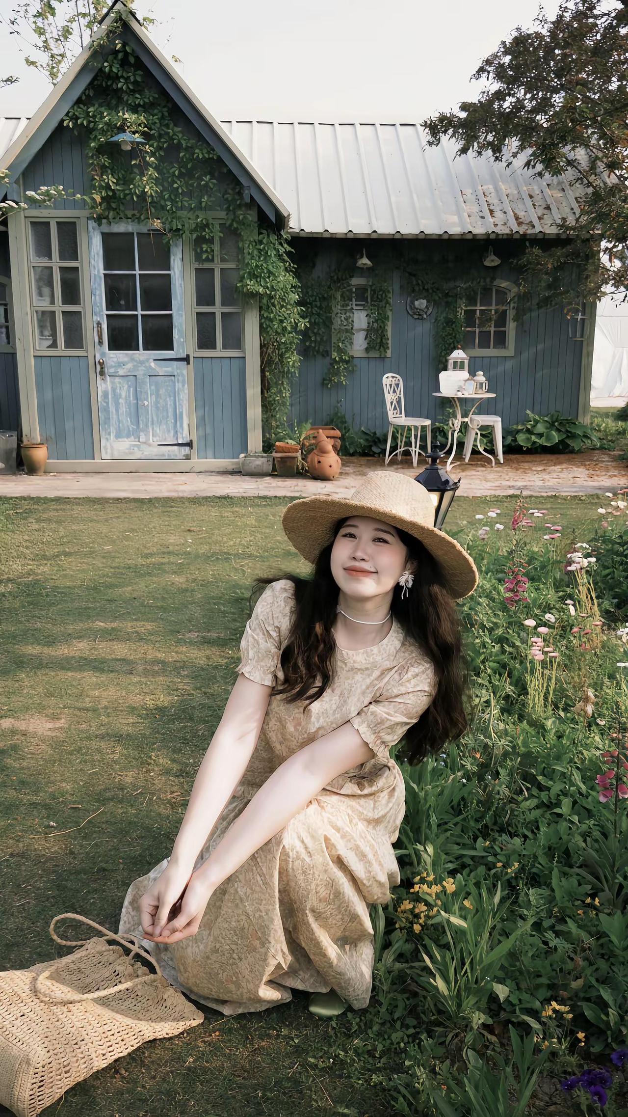 掉进春日南法花园🌾🪻🍃复古黄色碎花裙 草帽与碎花裙