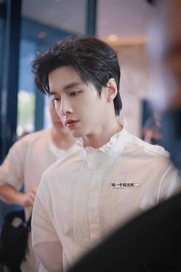 何与时尚之夜上班路透，今天是王子殿下 