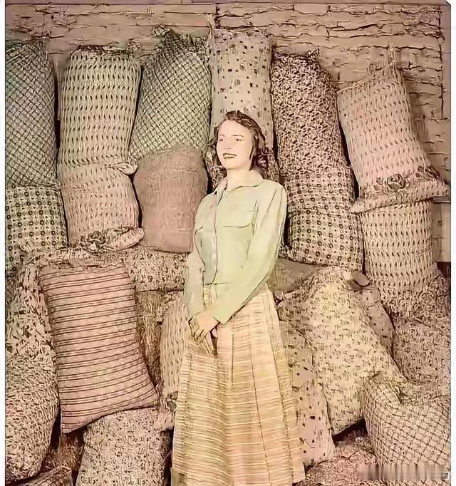 1933年美国经济大萧条时代，有个面粉厂，故意把自己的面粉袋子上的标志做小，强调