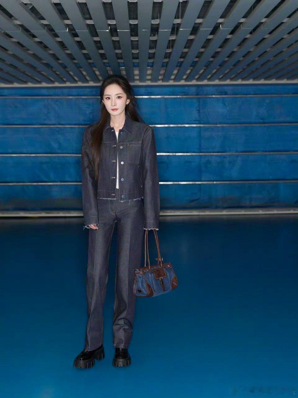 柳智敏 杨幂同款看秀造型 谁赢了米兰偶遇杨幂逛店