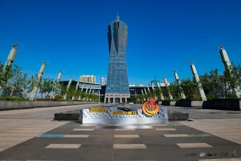 杭州边检站用多国语言送新春祝福，这操作太暖了！临近春节，他们在萧山机场口岸搞了“