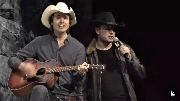 马斯克不是书呆子，他该科研就科研，该放松就放松，唱歌跳舞中的他好嗨。