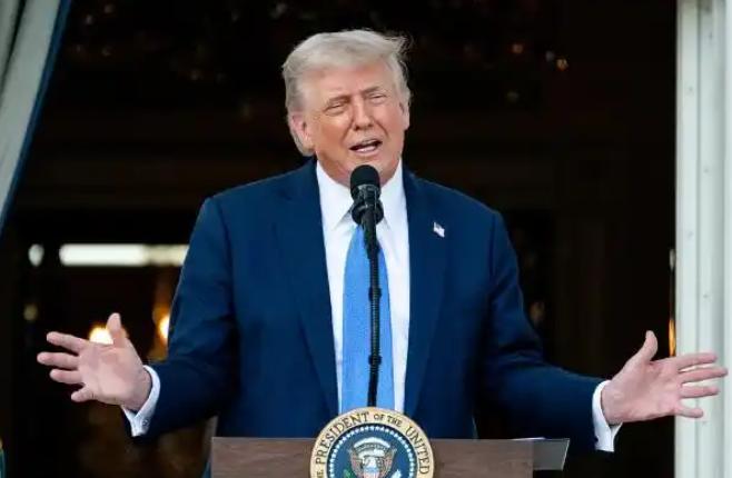 12月19日，特朗普：“我能允许美国政府赔我10亿美元。”
 
美国北卡罗来纳州